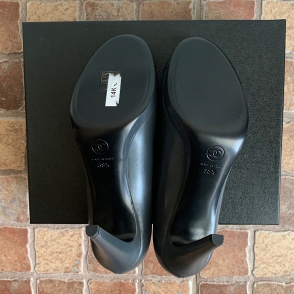 Chanel 2-Tone Leather Pumps - Picture 6 of 14